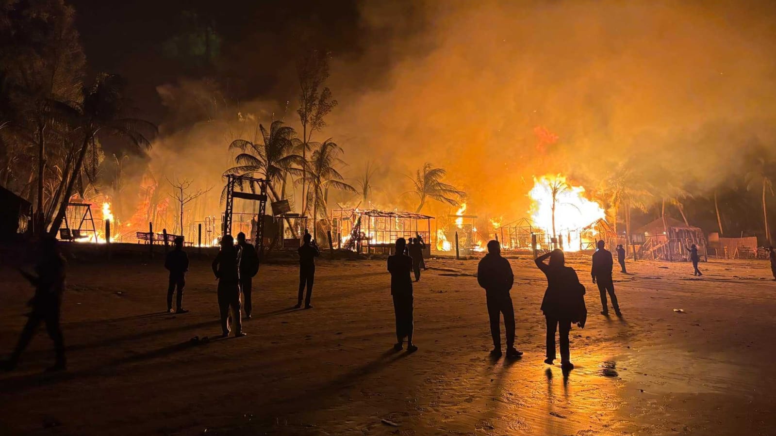 ‘মধ্যরাতে প্রবালদ্বীপ সেন্টমার্টিনে আগুন’