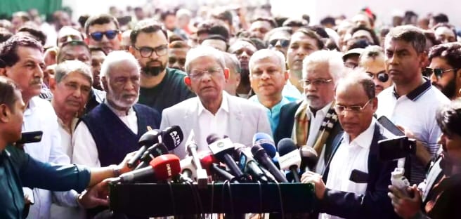 সংস্কার ও নির্বাচন মধ্যে কোন বিরোধ নেই সমান্তরালে এগিয়ে যেতে পারে: ফখরুল