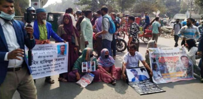 “এবার শহীদ পরিবারের সদস্যদের শাহবাগ অবরোধ”