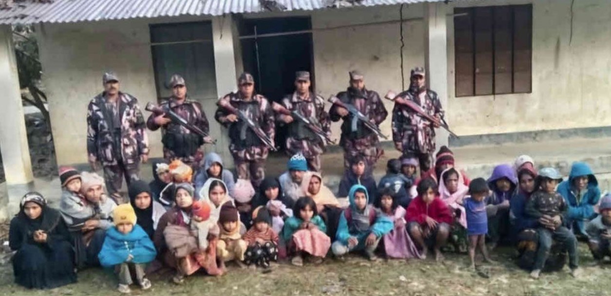 “আলীকদমে ৩৩ রোহিঙ্গা আটক।”