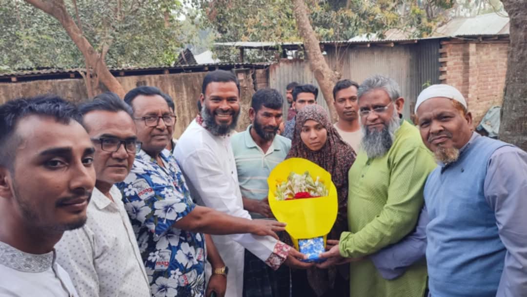 “নাটোরের আরেক মেধাবী তামান্নার পড়াশোনার দায়িত্ব নিলেন বিএনপি নেতা”