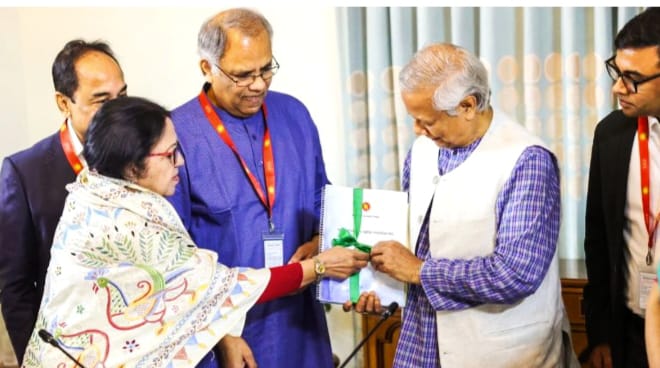 “গণমাধ্যম সংস্কার কমিশনের কিছু প্রস্তাব দ্রুত বাস্তবায়ন – প্রধান উপদেষ্টা”