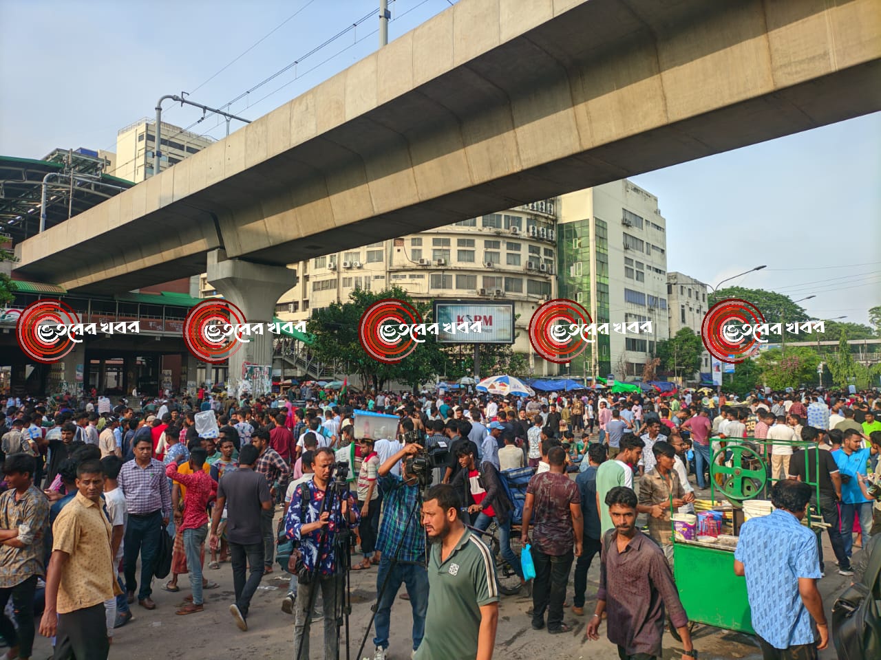“ঢাবি শিক্ষার্থী সাম্য হত্যার বিচারের দাবীতে সারাদিন ব্যাপি রাজধানীর শাহবাগ অবরোধের কর্মসূচি ছাত্রদলের।”