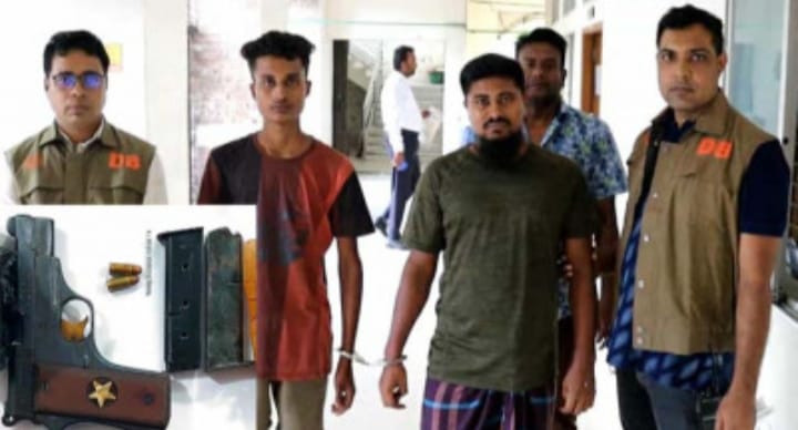 “কাভার্ড ভ্যান থেকে বিদেশি পিস্তল উদ্ধারঃ চালক-সহকারী গ্রেপ্তার”