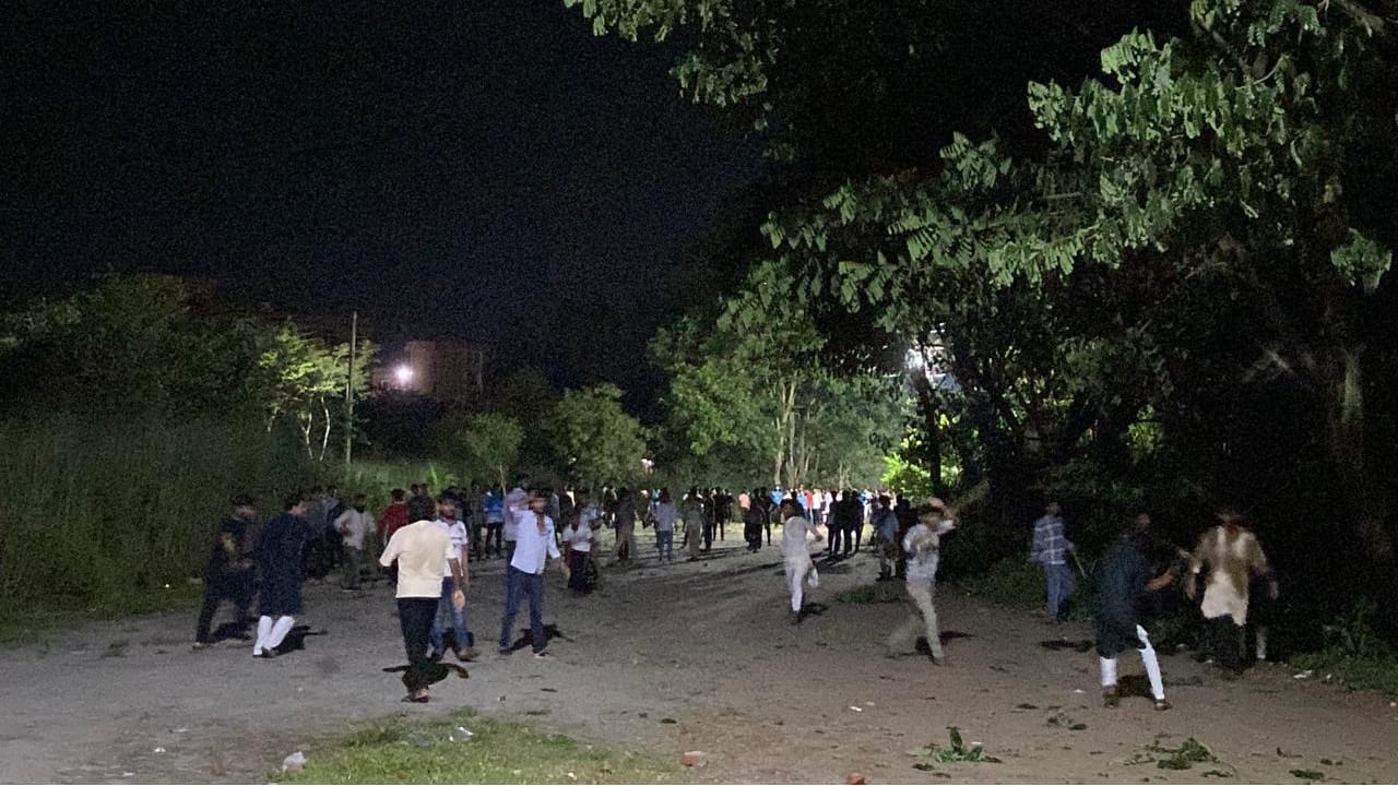 কক্সবাজার ফুটবল স্টেডিয়ামে মারামারি থেকে বিশৃঙ্খলা, ভাংচুর এবং হাতাহাতিতে আহর ২০ জন