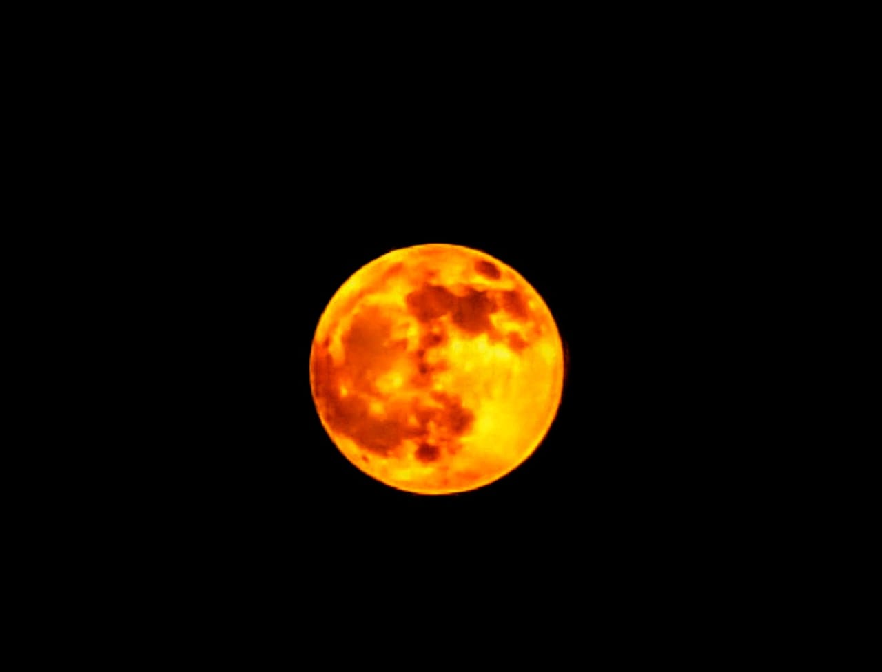 আজরাতে দেখা যাবে পূর্ণ চন্দগ্রহন এবং ব্লাডমুন
