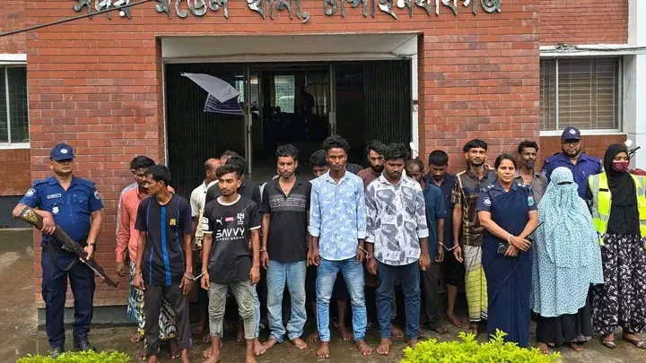 চাঁপাইনবাবগঞ্জে মাদকবিরোধী অভিযানে গ্রেফতার ২১