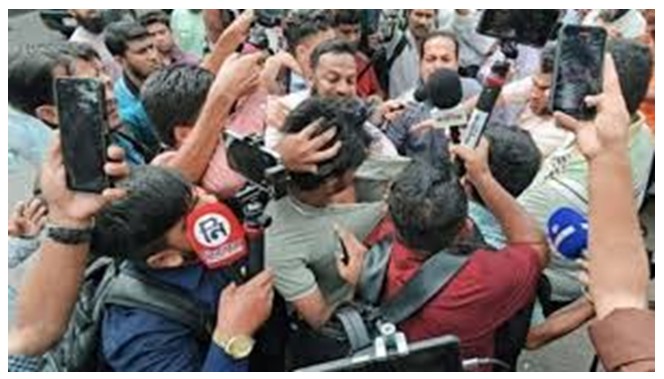 ধানমন্ডি ৩২-এ জামায়াতের বিক্ষোভ, সাংবাদিকের ওপর হামলার অভিযোগ