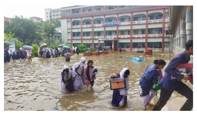 বন্যা-জলাবদ্ধতার মধ্যেই এইচএসসি পরীক্ষা, ভোগান্তিতে শিক্ষার্থীরা