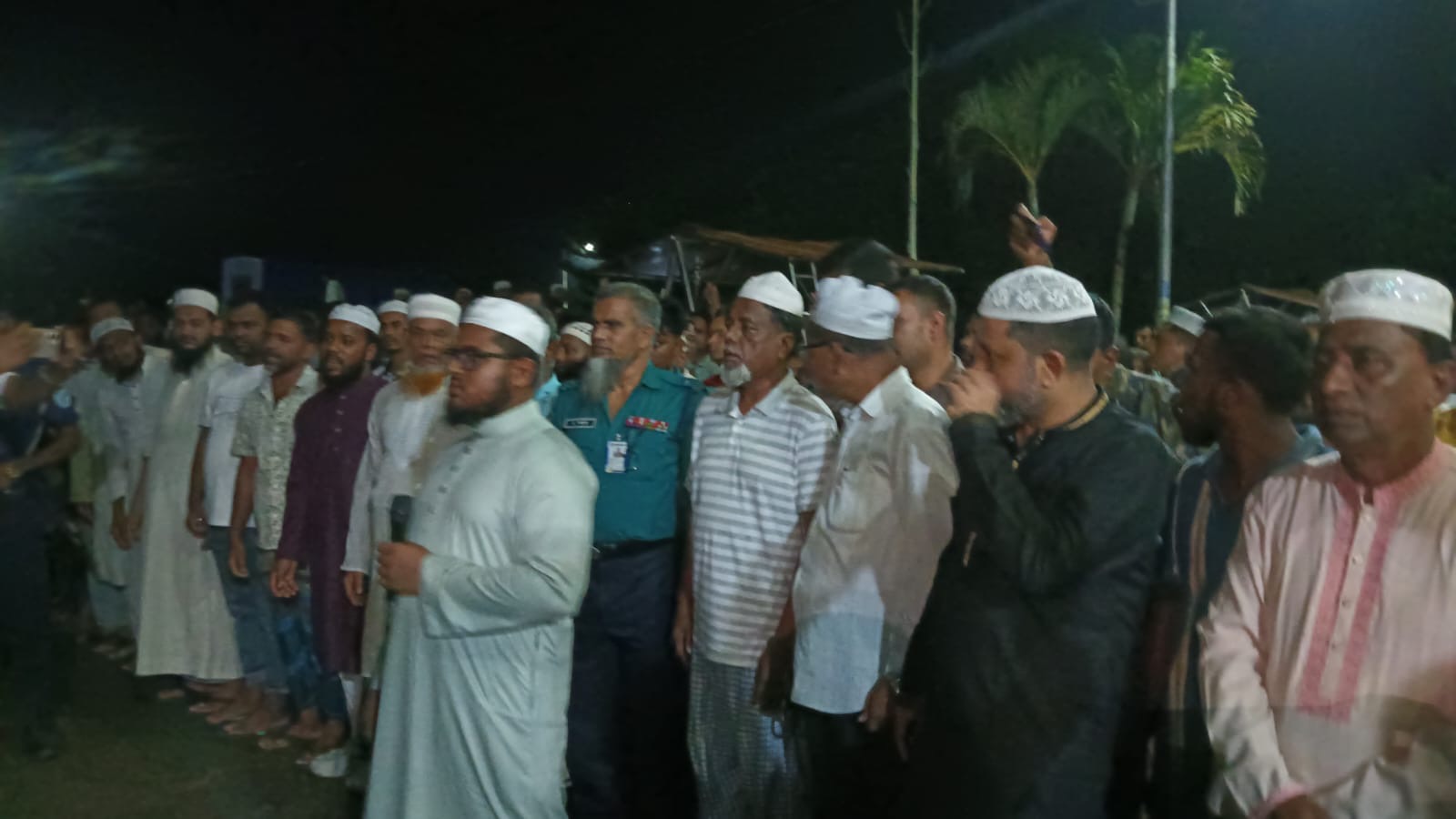 কোটালীপাড়ায় হাতকড়া হাতে বাবার জানাজায় আওয়ামী লীগ নেতা কামাল হোসেন