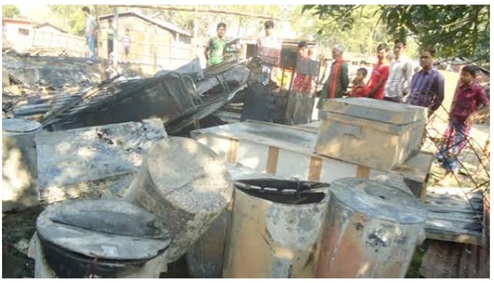 শিবগঞ্জে আগুনে পুড়ল তিন দোকান, ক্ষতি ২ লাখ টাকা
