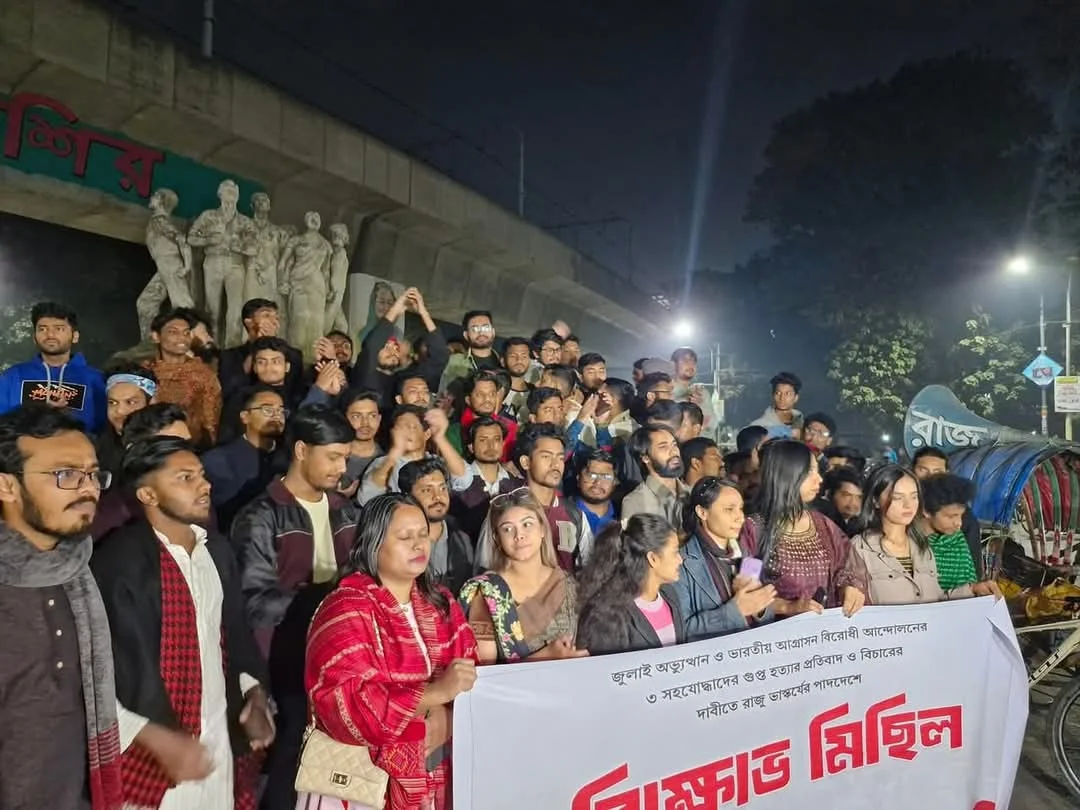 সম্প্রতি রাজধানীতে ঘটে যাওয়া গুপ্ত হত্যার প্রতিবাদ জানালেন বৈষম্য বিরোধী ছাত্র আন্দোলন।