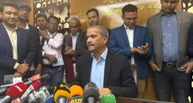 এক সপ্তাহে’র মধ্যে হয়রানিমূলক প্রায় আড়াই হাজার মামলা প্রত্যাহার করা হবে : আইন উপদেষ্টা