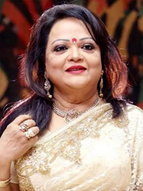 “গান শেষ না হতেই মঞ্চে লুটিয়ে পড়লেন কণ্ঠশিল্পী সাবিনা ইয়াসমিন”