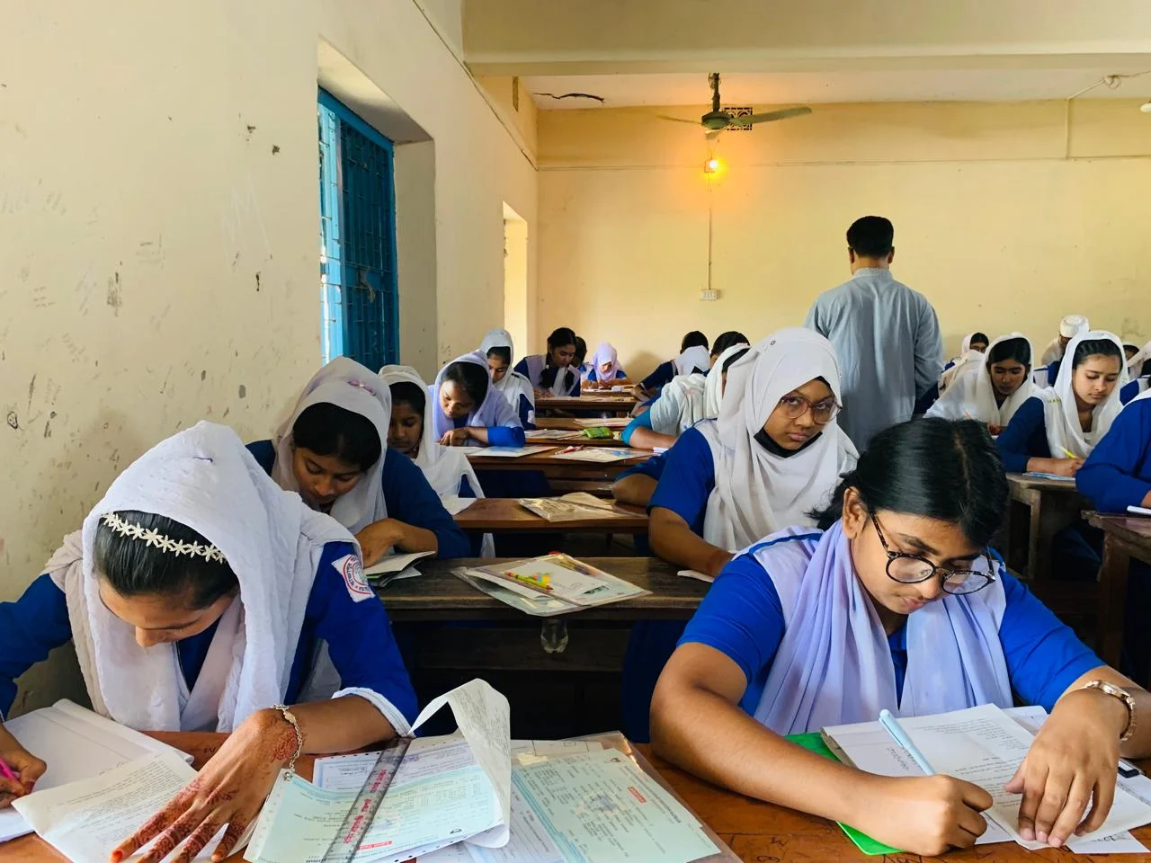 “রাজশাহী শিক্ষা বোর্ডে শান্তিপূর্ণভাবে এসএসসি ও সমমানের পরীক্ষা অনুষ্ঠিত”