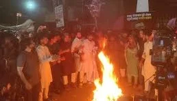 “শাহবাগে বিক্ষোভ – ফজলুর রহমানের কুশপুত্তলিকা দাহ”