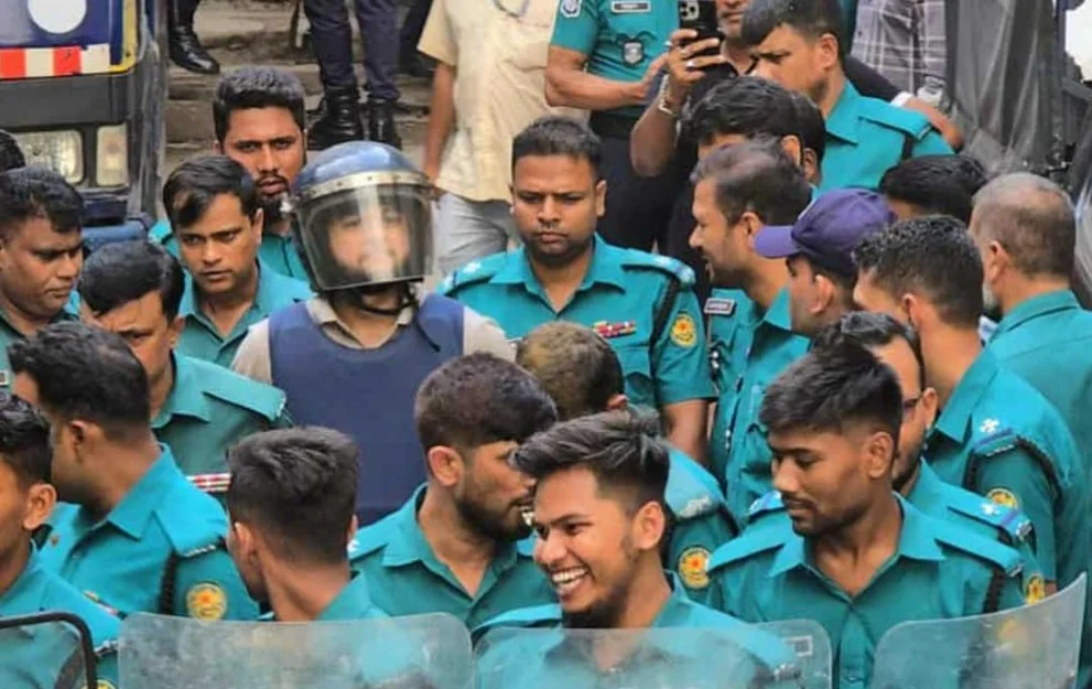 “জুলাই গণ-অভ্যুত্থান,  হত্যা মামলায় কনটেন্ট ক্রিয়েটর তৌহিদ আফ্রিদির পাঁচ দিনের রিমান্ড”