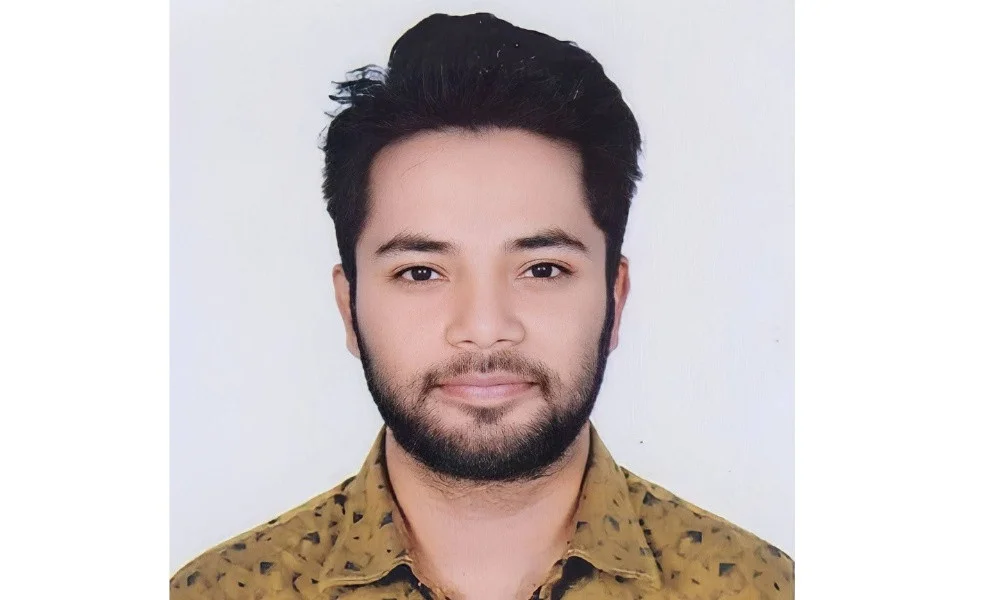 নিজেকে ভোট না দিয়েও একটি মাত্র ভোট পেয়েছেন ভিপি প্রার্থী রাকিবুল, ভোটটি রোকেয়ার হল থেকে এসেছে জেনে ফেসবুকে পোস্ট দিয়ে সেই মেয়েকে খুঁজছেন বিয়ে করতে।