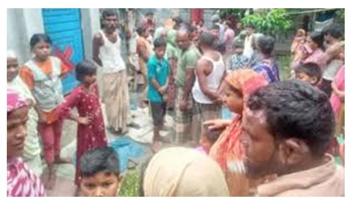 তারাগঞ্জে ৬ মাসের শিশুকে গলা কেটে হত্যা করলেন মা
