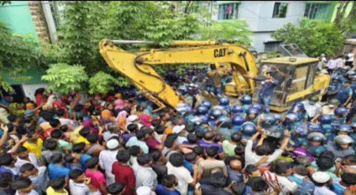 লনায় উচ্ছেদ অভিযানে সংঘর্ষ, অর্ধশতাধিক আহত