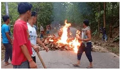 খাগড়াছড়িতে ধর্ষণবিরোধী অবরোধে সংঘর্ষ, গুইমারায় বাজারে আগুন