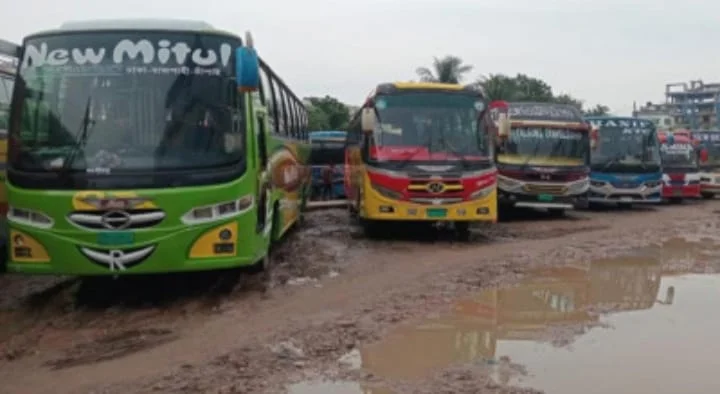 “রাজশাহীতে দূরপাল্লার বাস চলাচল বন্ধে চরম ভোগান্তি”