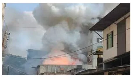 মিরপুরে পোশাক কারখানা ও রাসায়নিক গুদামে আগুন