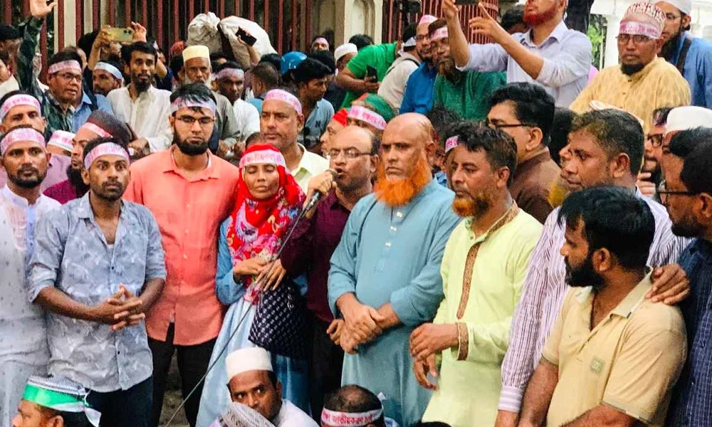 যমুনা অভিমুখে ঘেরাও কর্মসূচি স্থগিত, আমরণ অনশনের ঘোষণা আন্দোলনরত শিক্ষকদের