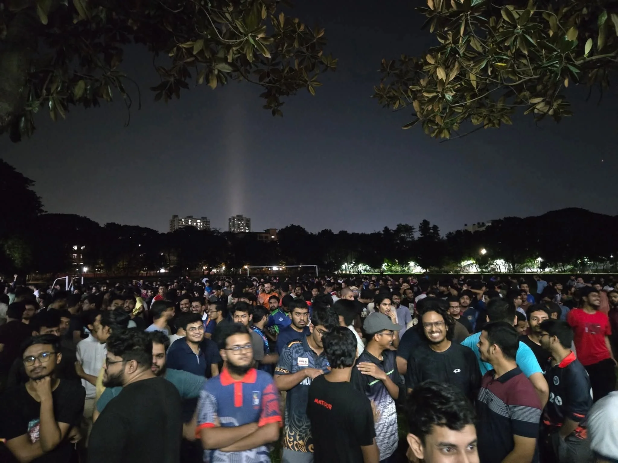 মধ্যেরাতে বুয়েটে যৌন সহিংসতার অভিযোগে শিক্ষার্থীদের বিক্ষোভ