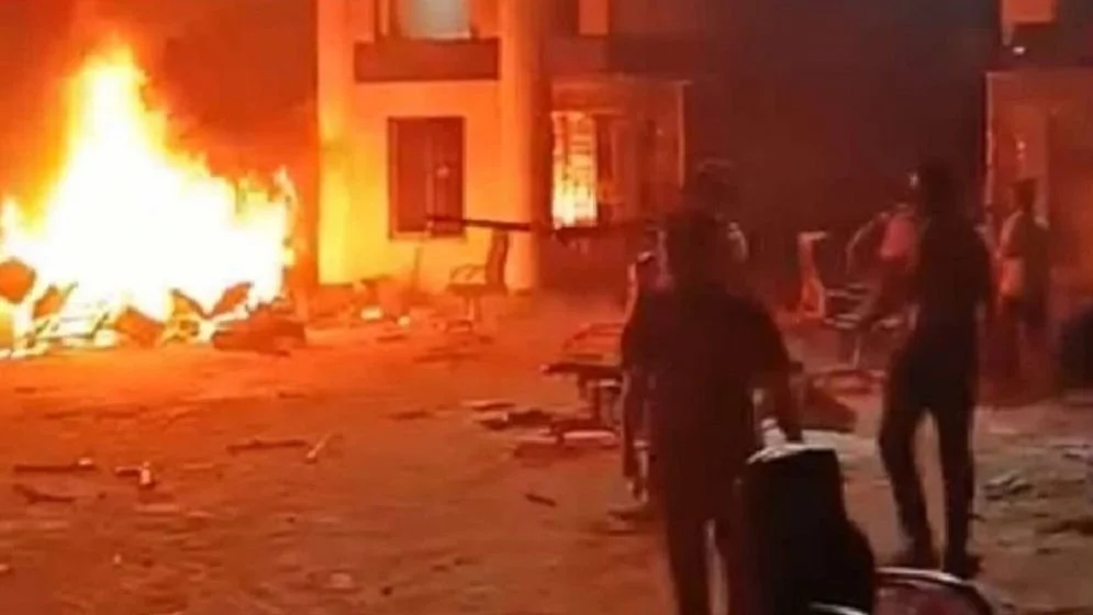 সাভারে ড্যাফোডিল ও সিটি ইউনিভার্সিটির শিক্ষার্থীদের সংঘর্ষে দেড় শতাধিক আহত