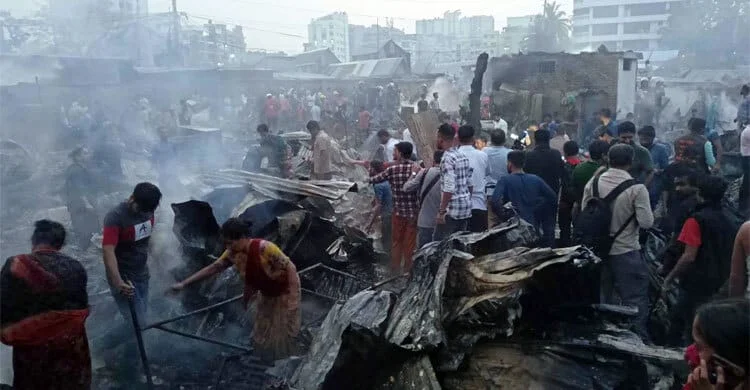 কড়াইল বস্তির অগ্নিকাণ্ড তদন্তে ফায়ার সার্ভিসের পাঁচ সদস্যের কমিটি গঠন