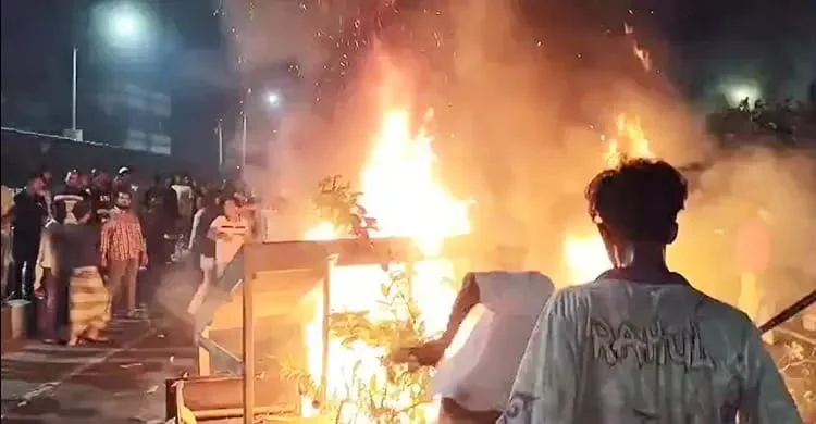বিএনপির মনোনয়ন না পেয়ে ঢাকা–ভাঙ্গা এক্সপ্রেসওয়েতে টায়ার জ্বালিয়ে বিক্ষোভ, দুই ঘণ্টা তীব্র যানজট