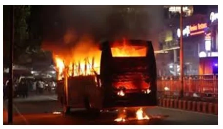 রাজধানীতে তিন বাসে আগুন, বসুন্ধরায় প্রাইভেট কারেও অগ্নিকাণ্ড