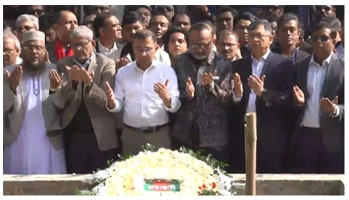 শরিফ ওসমান হাদির কবরে শ্রদ্ধা, পরে নজরুলের সমাধিতে তারেক রহমান