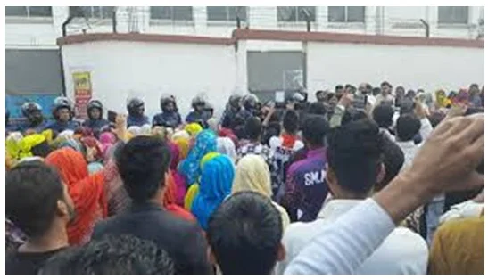 কোনাবাড়ীতে পোশাক কারখানা অনির্দিষ্টকালের জন্য বন্ধ, শ্রমিকদের বিক্ষোভ