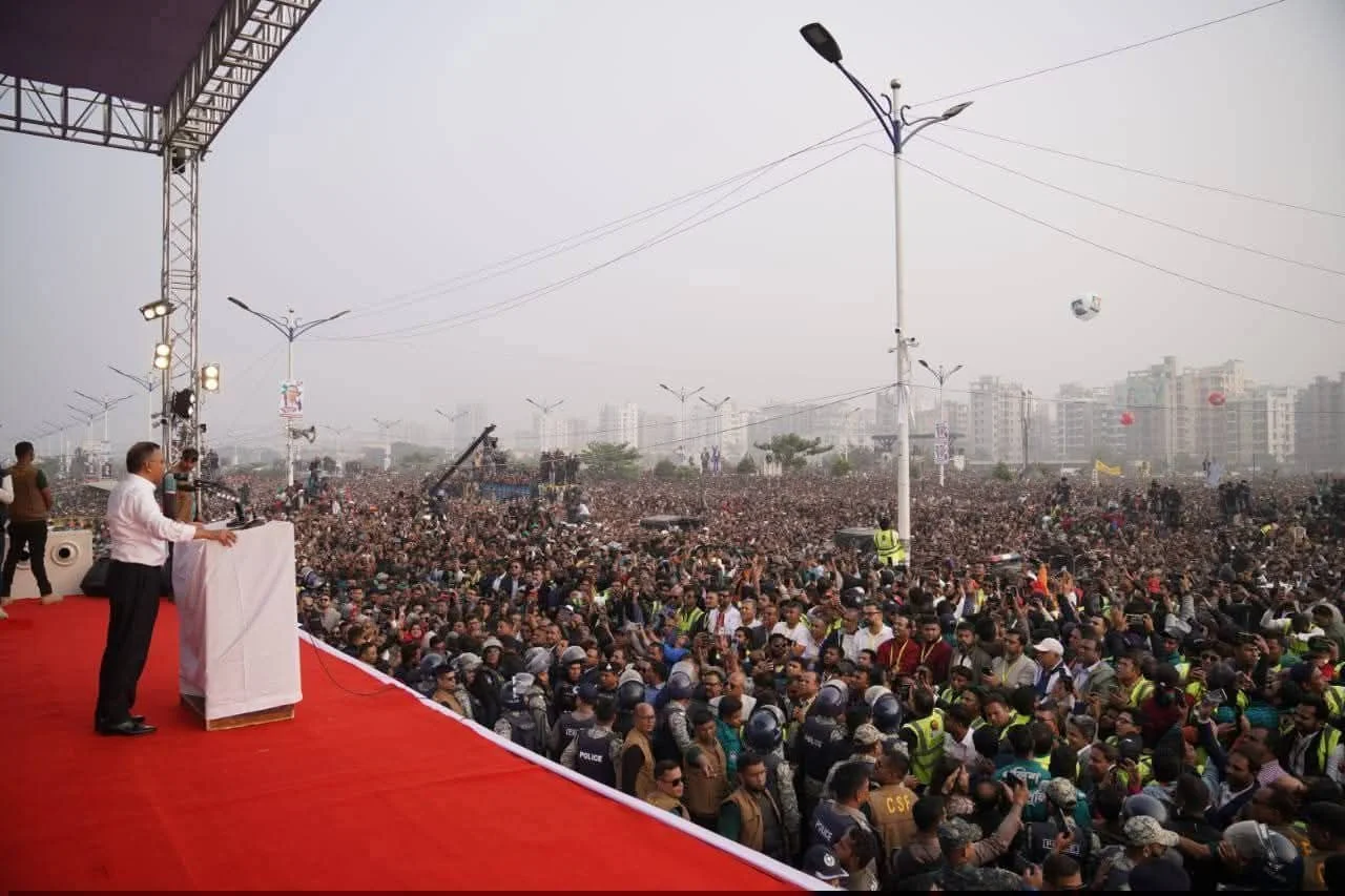 ৩৫ বছর বাংলাদেশ পেতে যাচ্ছে পুরুষ শাসক, তারেক রহমানকে ঘিরে উন্মাদনা বাংলাদেশের জনগণের।