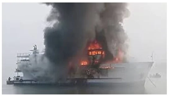 কক্সবাজারে সেন্ট মার্টিনগামী জাহাজে ভয়াবহ আগুন, নিহত ১, আহত ১৯৪