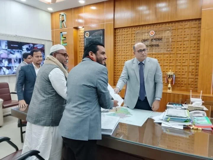 গোপালগঞ্জ-৩ আসনে স্বতন্ত্র প্রার্থী হিসেবে মনোনয়ন ফরম জমা দিলেন এডভোকেট হাবিবুর রহমান