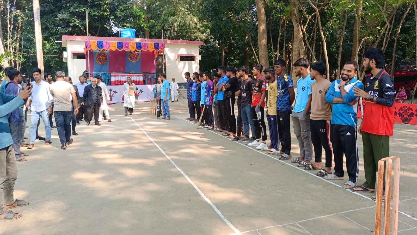 কোটালীপাড়ায় মাদক থেকে দূরে রাখতে তরুনদের জন্য ক্রিকেট টুর্নামেন্টের উদ্বোধন
