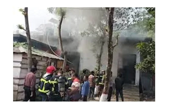 বরিশালে পার্লার ও স্কুলের জেনারেটর কক্ষে আগুন