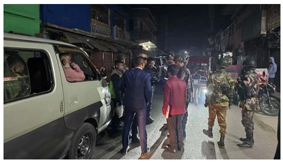ঝিনাইদহ–৪ নং ভোটকেন্দ্রে ফাঁকা রেজাল্ট শিটে স্বাক্ষর