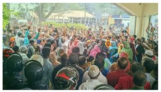 ভোট পুনর্গণনার দাবিতে রংপুরে জেলা প্রশাসকের কার্যালয় ঘেরাও
