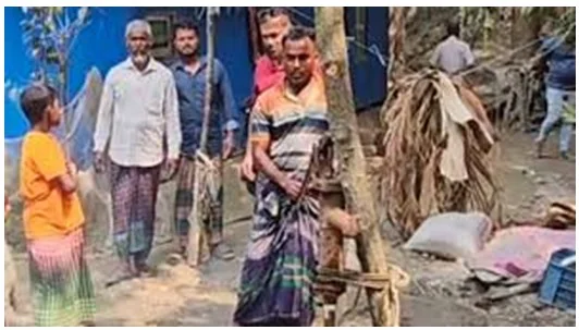 ভোলায় টিউবওয়েল চাপলেই আগুন, গ্যাসের সন্ধানে কৌতূহল
