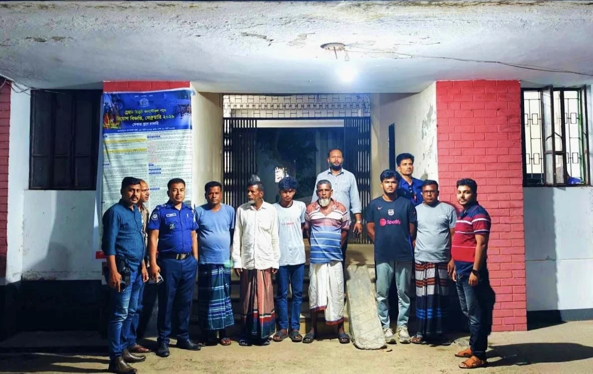 কোটালীপাড়ায় হাসপাতালে ঢুকে যুবককে কুপিয়ে জখমের ঘটনায় ৬ জন গ্রেপ্তার