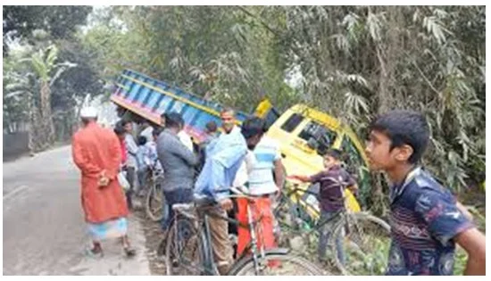 পাটগ্রামে ট্রাকচাপায় একই পরিবারের ৩ জন নিহত