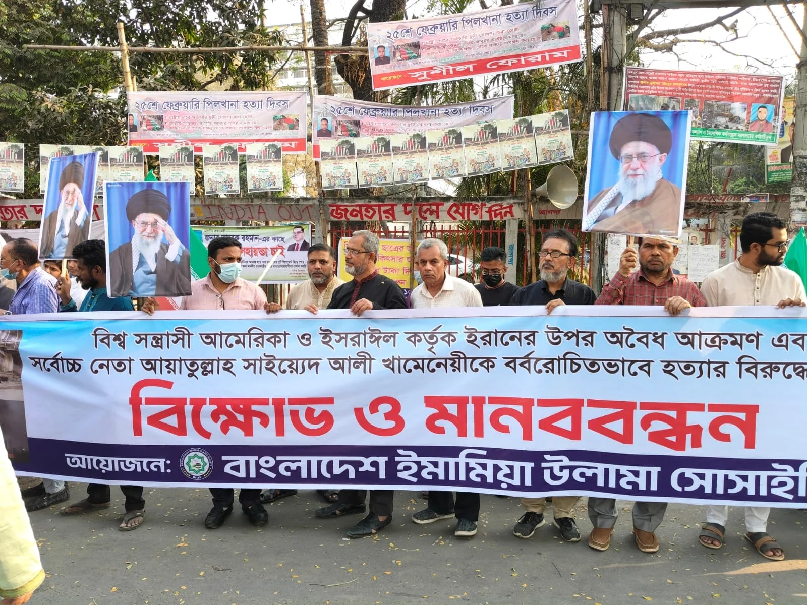 ইরানে যুক্তরাষ্ট্র-ইসরাইলের হামলার প্রতিবাদে ঢাকায় বিক্ষোভ
