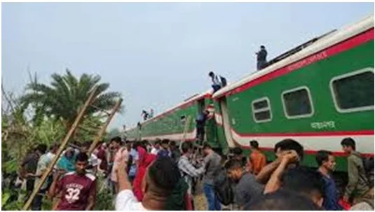 সান্তাহারে নীলসাগর এক্সপ্রেস লাইনচ্যুত, রেল যোগাযোগ বন্ধ
