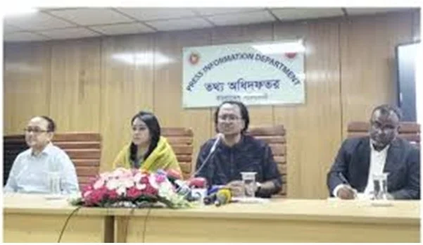জ্বালানি সংকট নেই, তবে সরবরাহে কিছুটা চাপ: তথ্য ও সম্প্রচার মন্ত্রণালয় বিষয়ক উপদেষ্টা