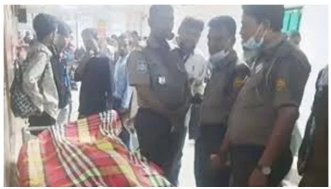 নিউ মার্কেটে গুলিতে অজ্ঞাত যুবক নিহত