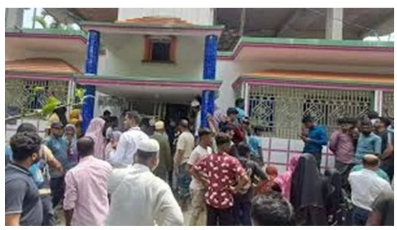 পরিবারের ৫ জনকে গলা কেটে হত্যা করলেন গৃহকর্তা